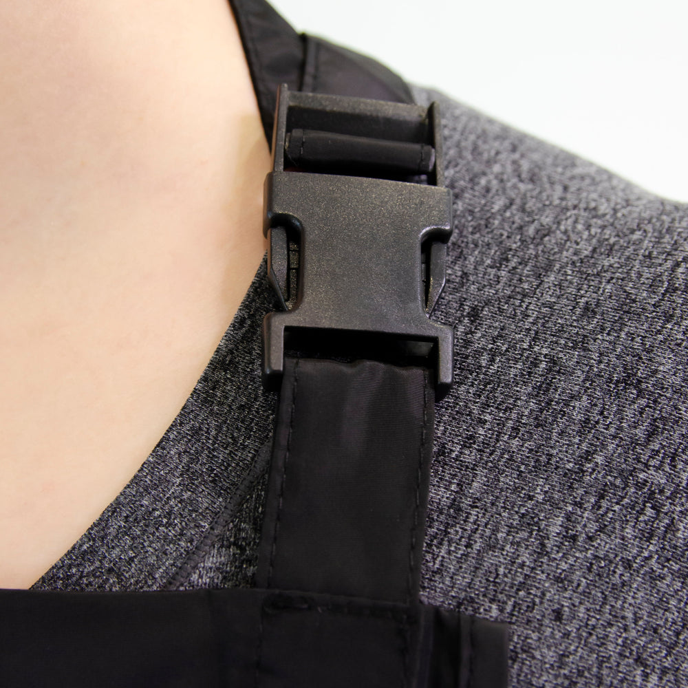 MOOD Apron Black – neck strap clip detail