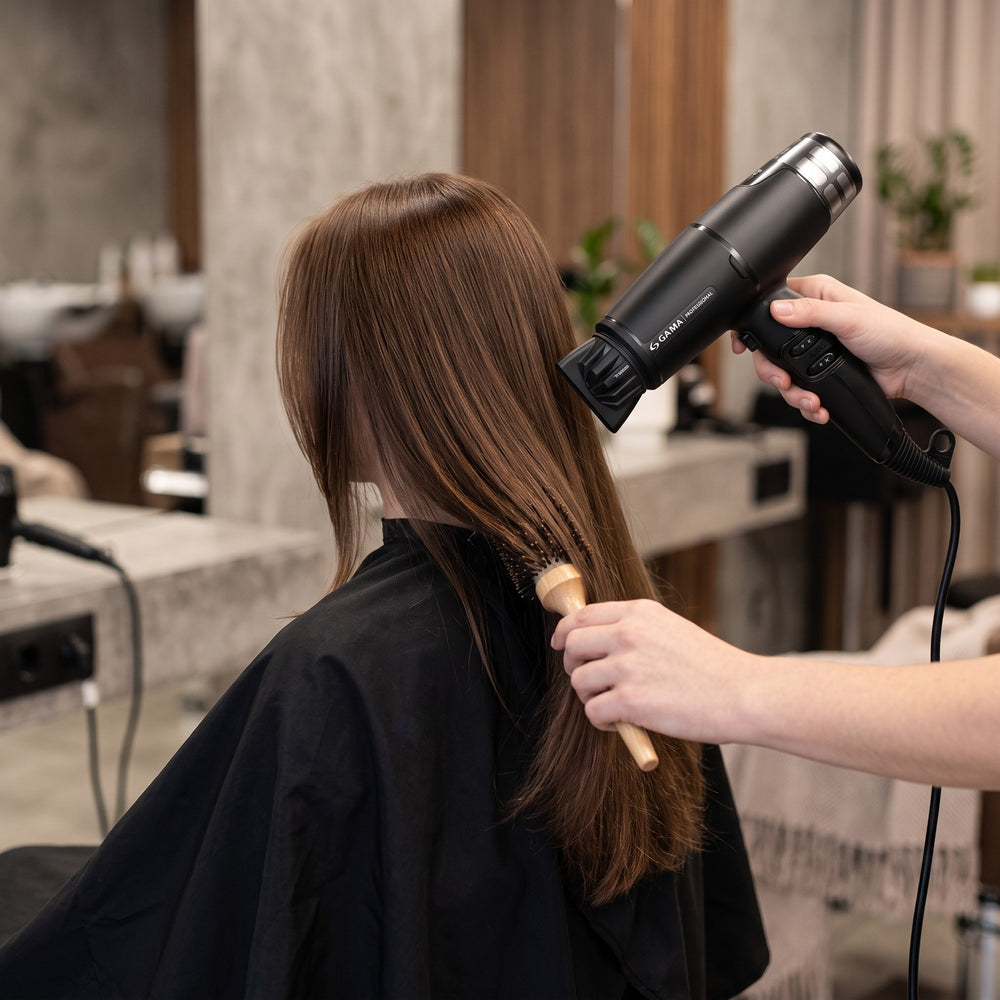 GA.MA Professional IQ Lite Max Dryer in use