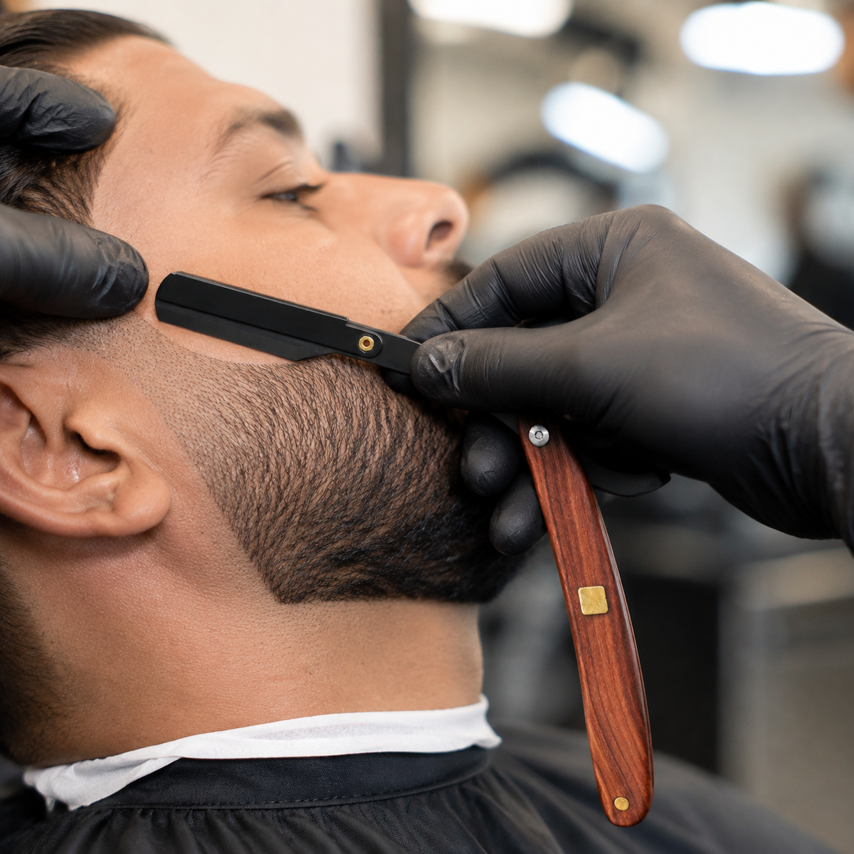 RedOne Razor Cap Wood used by a professional barber