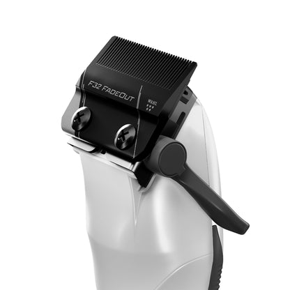 Close detail of the Wahl F32 FADEOUT adjustable balding blade