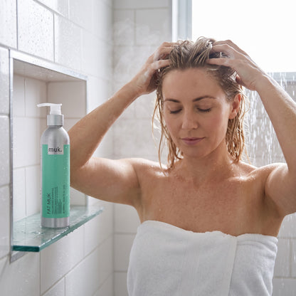 Fat muk Volumising Shampoo 300ml in use