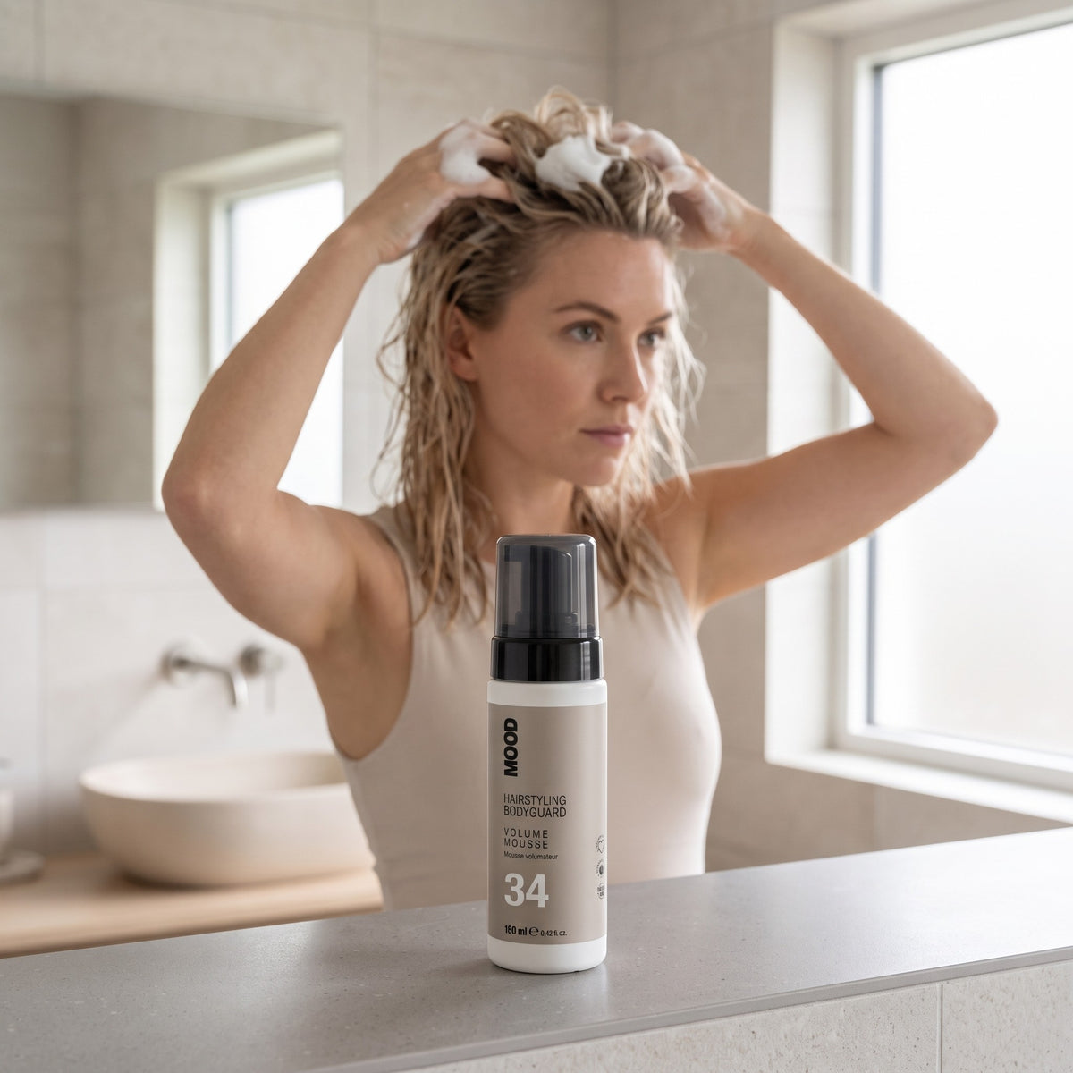 MOOD 34 Volume Mousse 200ml in use