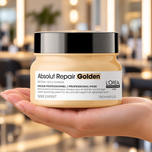 L’Oréal Professionnel Absolut Repair Golden Masque 250ml supported by a hand.