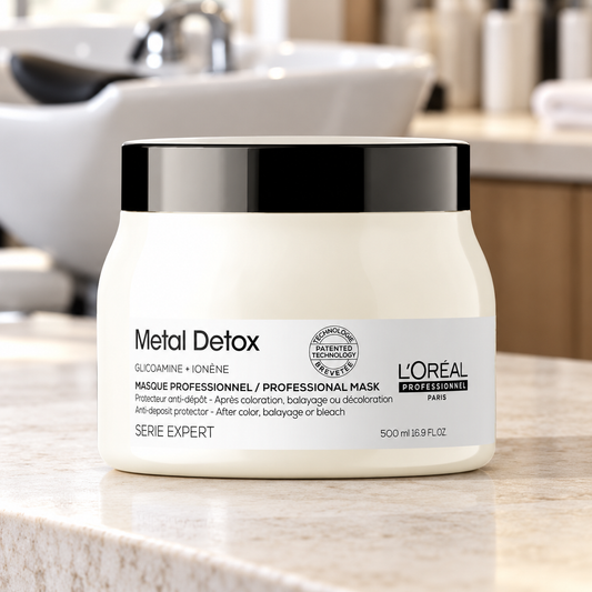 L’Oréal Professionnel Metal Detox Mask 500ml on a salon counter.