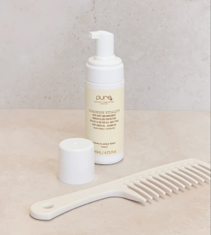 Pure Luminous Vitality Leave-In Silky Foam 140ml - benefit and human-use image