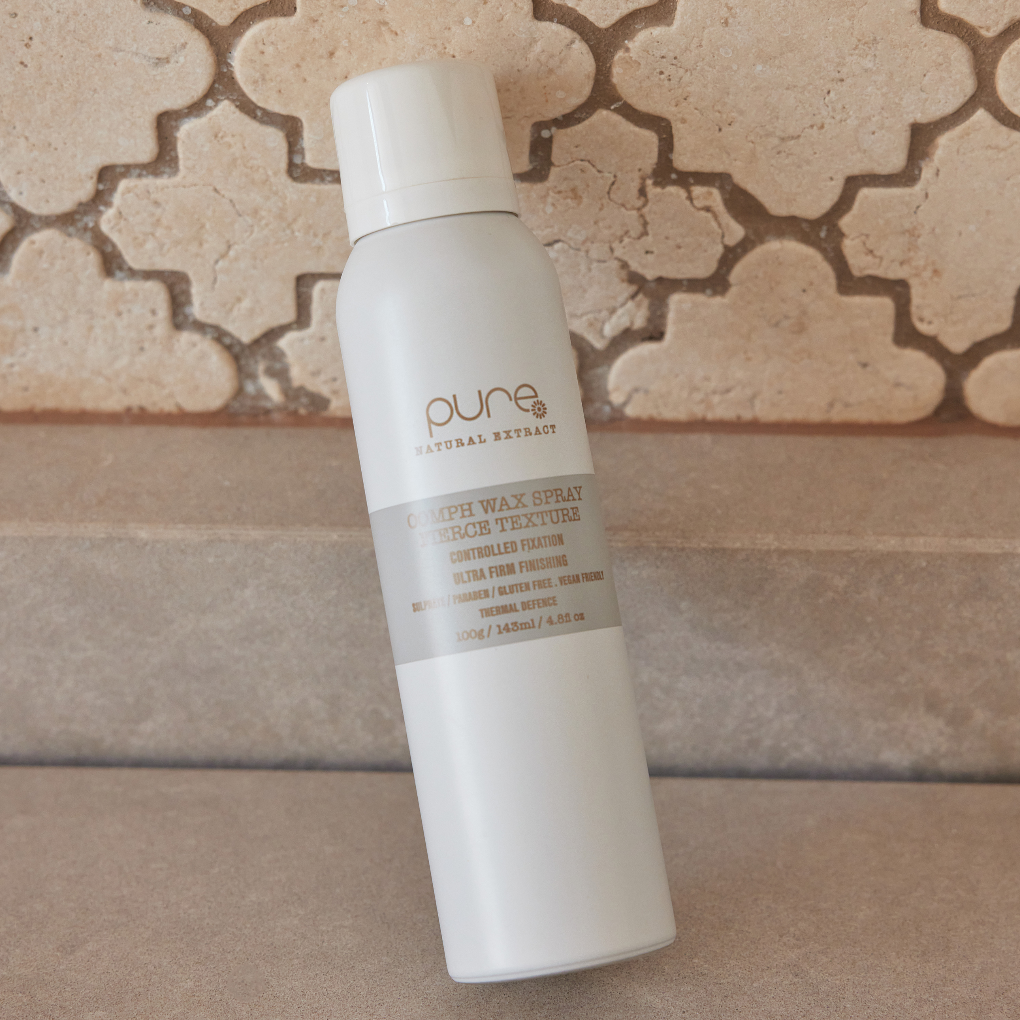 Pure Oomph Wax Spray 100g - product benefit image